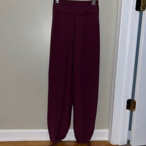 Lululemon loose yoga pants (BARLEY WORN)